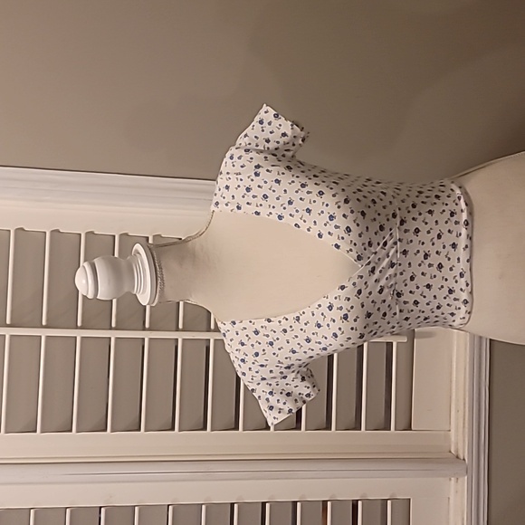 NWOT Brandy Melville John Galt Flowered Knit Cropped Top - Picture 2 of 8